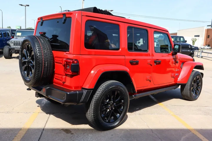 $29587 : 2021 Wrangler 4xe Unlimited S image 5