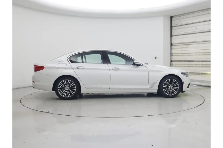 $21998 : BMW 5 Series 2018 530e iPerf image 7