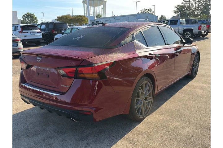 $25964 : Nissan Altima 2023 2.0 SR 4d image 2