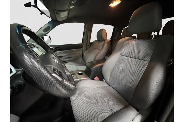 $26971 : Toyota Tacoma 2014 4x4 V6 4d image 9