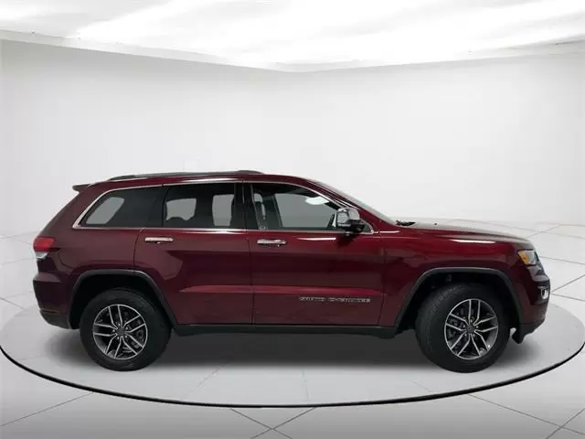 $21650 : Pre-Owned 2019 Grand Cherokee image 2