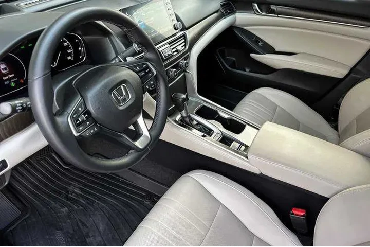 $22729 : Honda Accord 2018 Touring 4d image 4