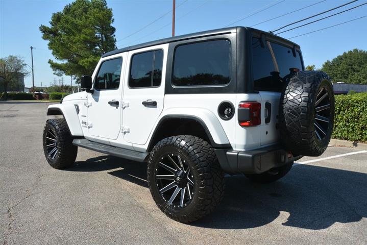 2018 Wrangler Unlimited Sahara image 10