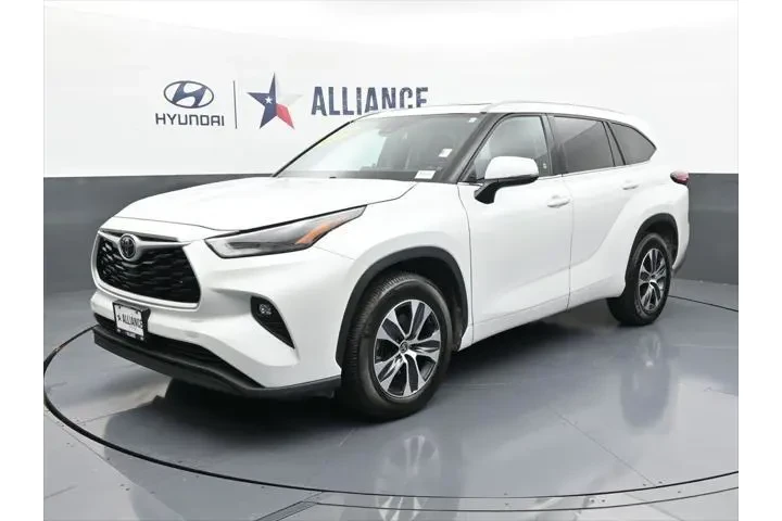 $31956 : Toyota Highlander 2022 XLE 4 image 1