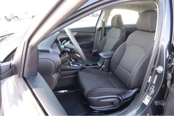$11950 : Kia Forte 2019 FE 4dr Sedan image 8