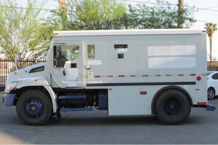 $15995 : 2008 Hino 268 image 5