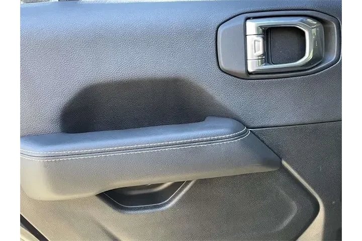 $29607 : Jeep Wrangler Unlimited 2022 image 9