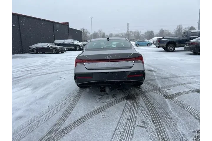 $25980 : Hyundai ELANTRA 2025 SEL Con image 10