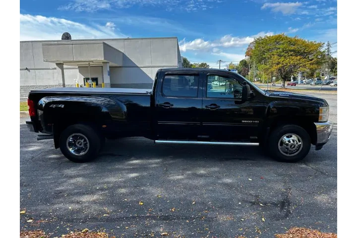 $55000 : 2011 Silverado 3500HD 4WD Cre image 2
