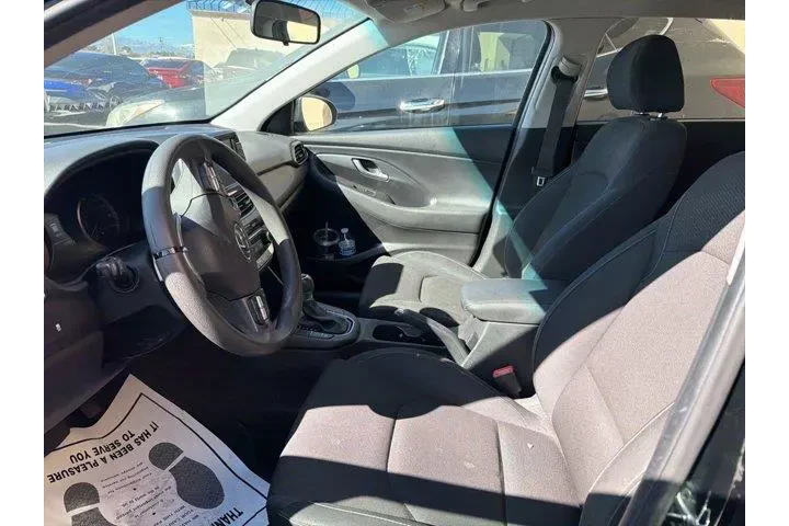 $9976 : Hyundai ELANTRA GT 2018 4dr image 5