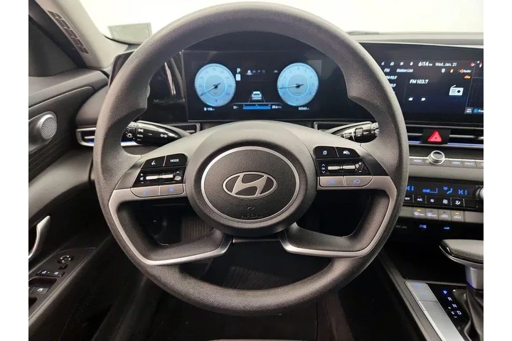 $18998 : Hyundai ELANTRA 2024 SEL 4dr image 10