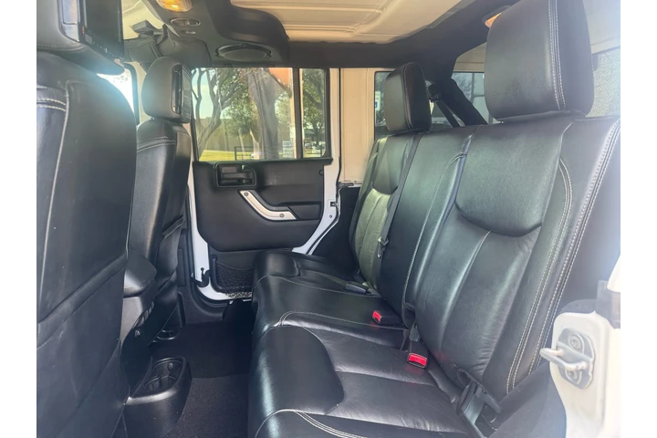 $15995 : 2013 Wrangler Unlimited Sahara image 10