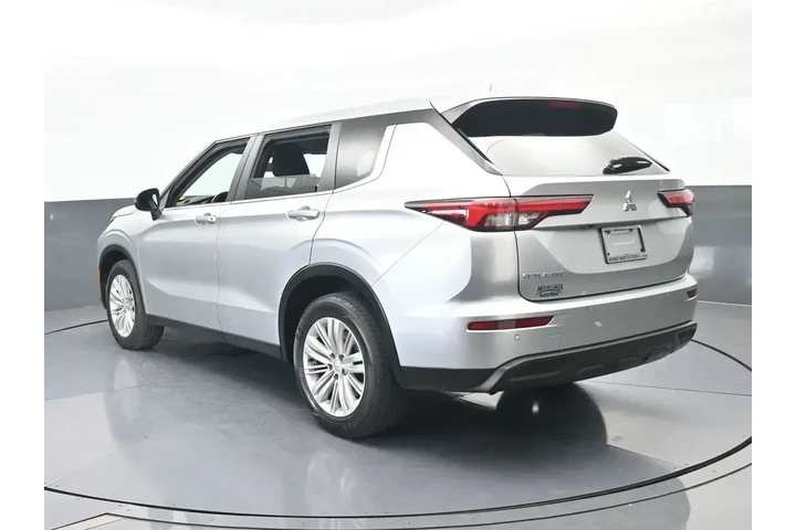 $17996 : Mitsubishi Outlander 2024 ES image 4