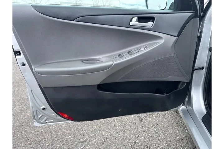 $7995 : 2012 Sonata GLS image 9