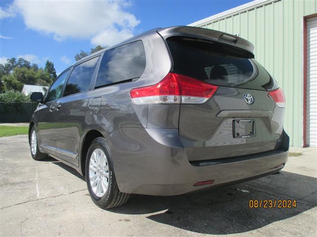 $14895 : 2013 Sienna image 4