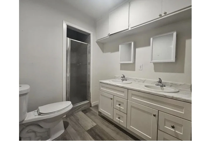 $1965 : 2 Bed Apt In N Kenmore Ave, LA image 8