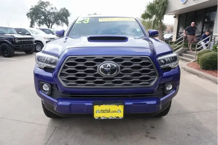 $39988 : Toyota Tacoma 2023 4x4 TRD S image 2