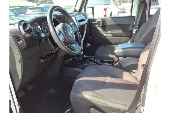 $13488 : Jeep Wrangler Unlimited 2014 image 10