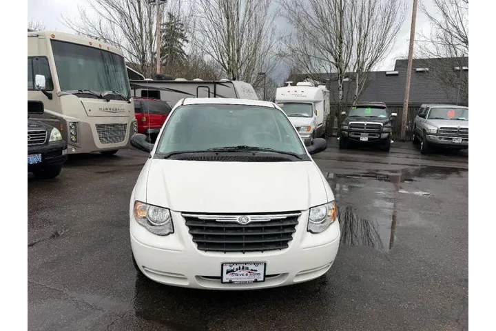 $4995 : 2006 Town and Country LX image 3