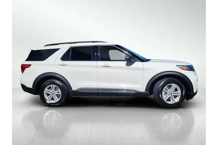 $31435 : Ford Explorer 2023 AWD XLT 4 image 3