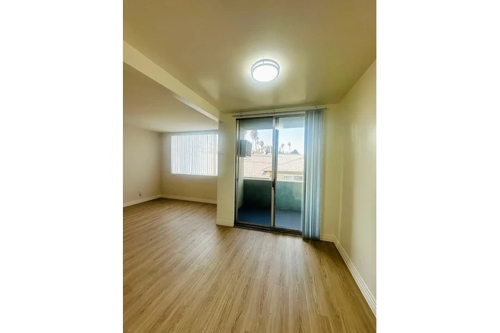 $1100 : Apt. 1Ba/1Ba en Los Angeles image 4