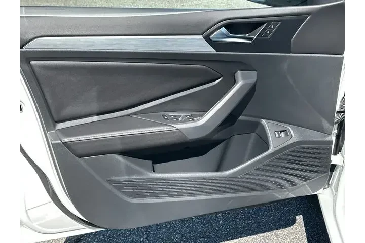 $20686 : Volkswagen Jetta 2025 Sport image 10