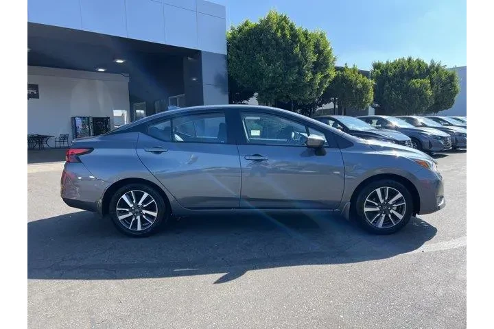 $17981 : Nissan Versa 2025 SV 4dr Sed image 7