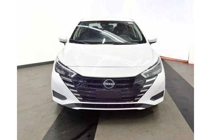 $17994 : Nissan Versa 2025 SV 4dr Sed image 3