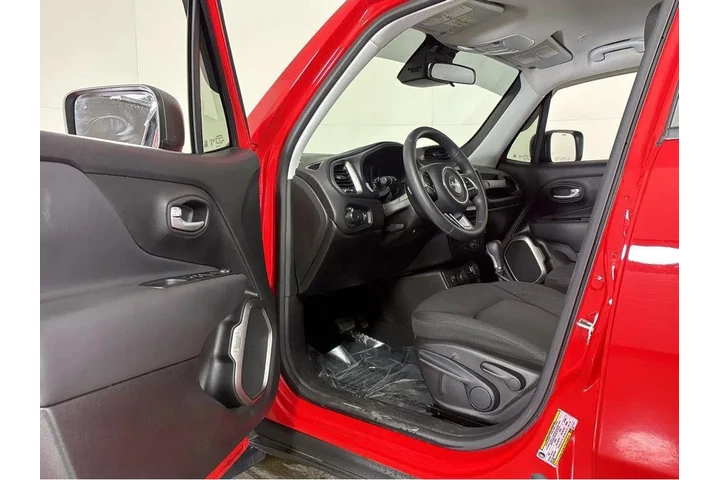 $21697 : 2023 Renegade Latitude image 2