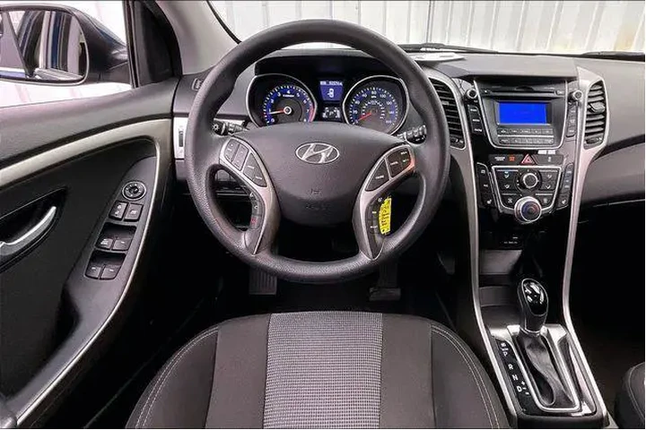 $10490 : Hyundai ELANTRA GT 2016 4dr image 5