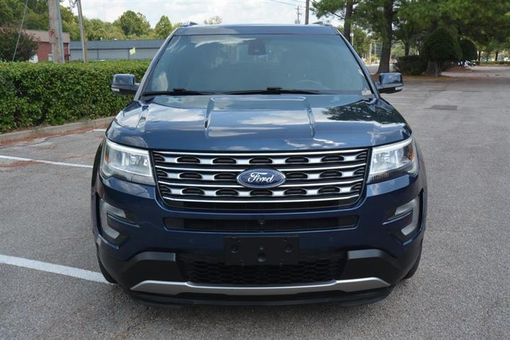 2017 Explorer Limited image 3