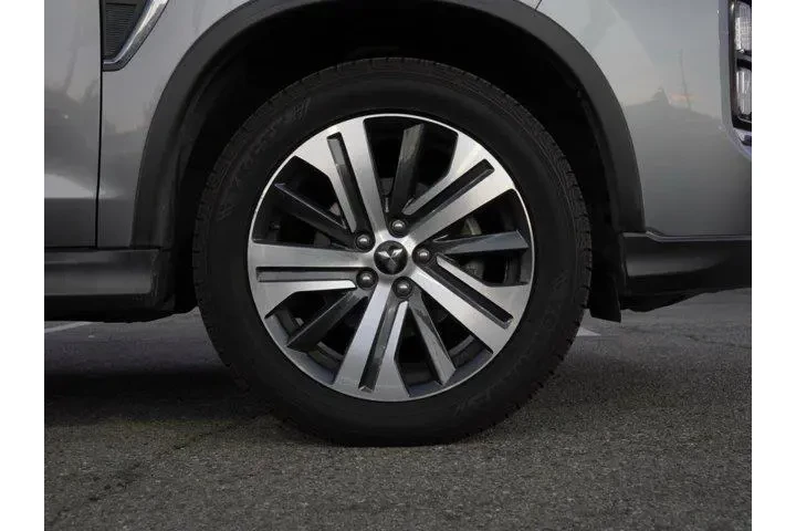 $11290 : Mitsubishi Outlander Sport 2 image 7