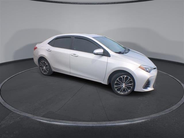 $9500 : PRE-OWNED 2017 TOYOTA COROLLA image 2