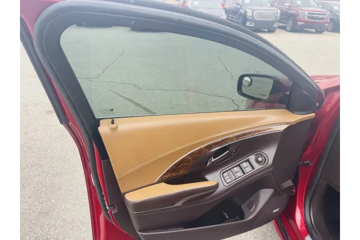 $6850 : 2014 LaCrosse Leather image 10