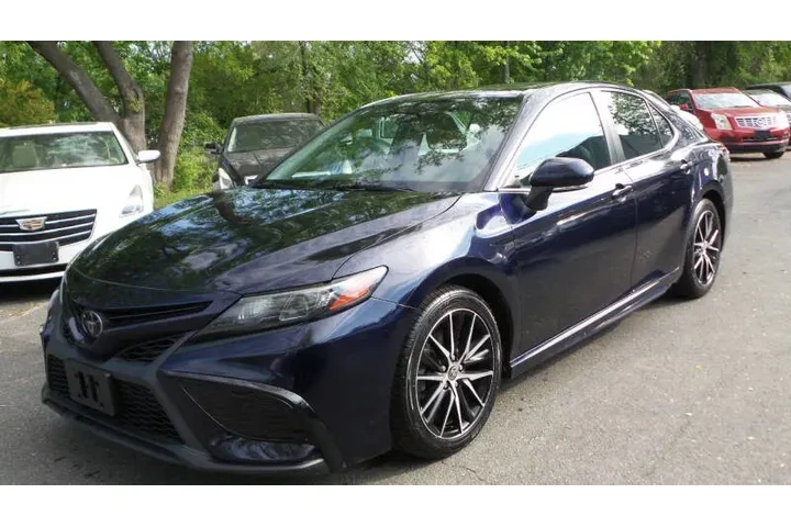 $19975 : 2022 Camry SE image 2