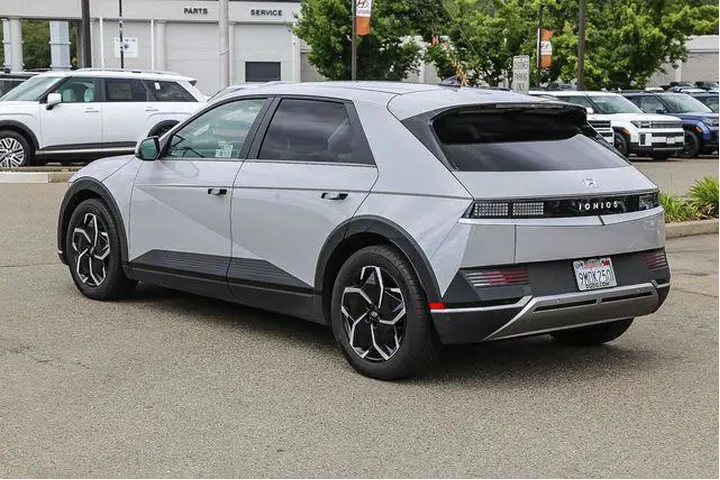 $25991 : Hyundai IONIQ 5 2024 SEL 4dr image 2