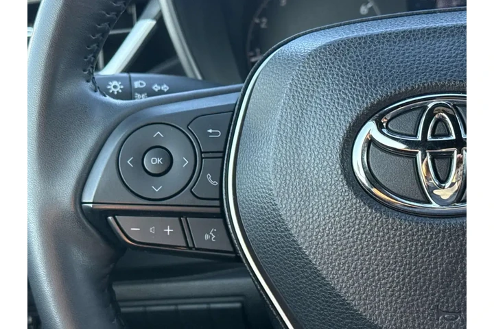 $24250 : Toyota Corolla Hatchback 202 image 10