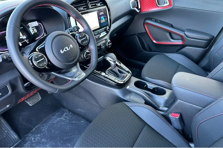 $26135 : New 2025 Soul GT-Line image 6