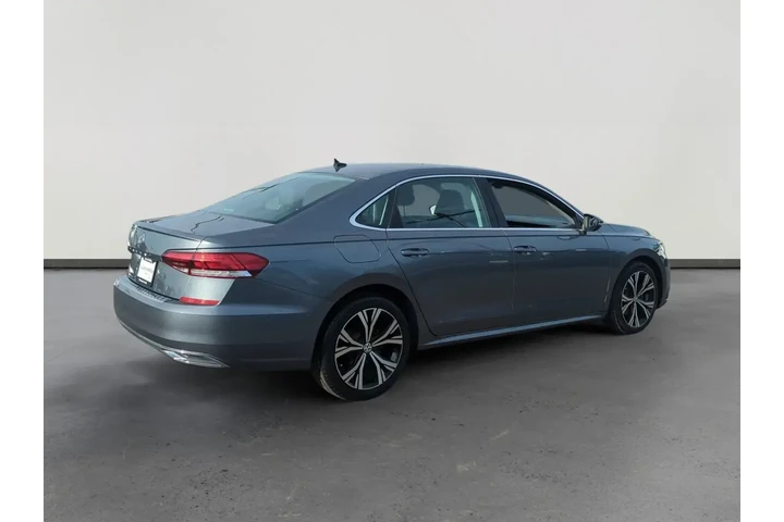 Volkswagen Passat 2021 SE 4d image 5