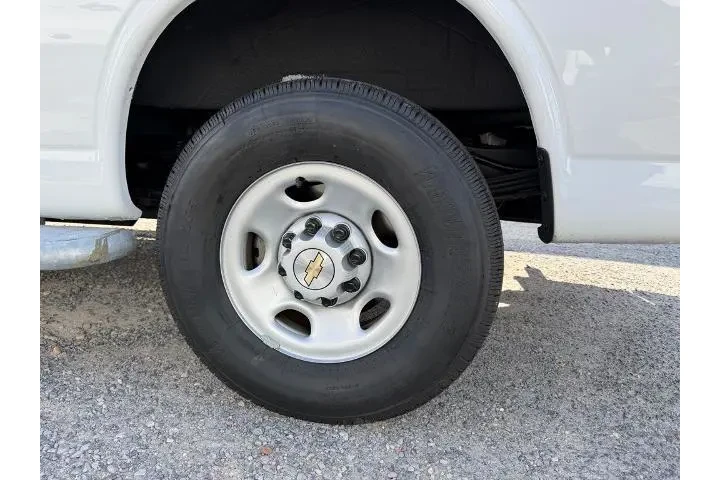 $33700 : Chevrolet Express 2024 2500 image 10