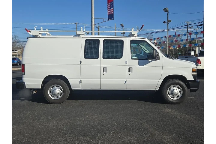2014 Econoline E-150 image 7