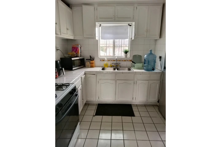 $600 : Se renta cuarto privado image 4