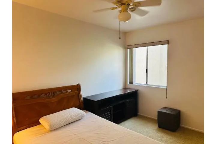 $650 : 1br - 15ft2 - Monrovia city f image 5