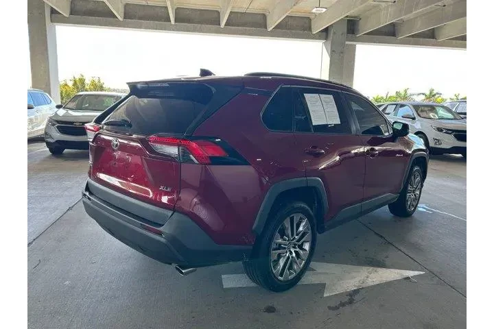 $19632 : Toyota RAV4 2020 XLE Premium image 5