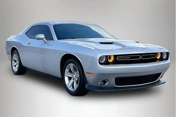 $14000 : Dodge Challenger 2021 SXT 2d image 1
