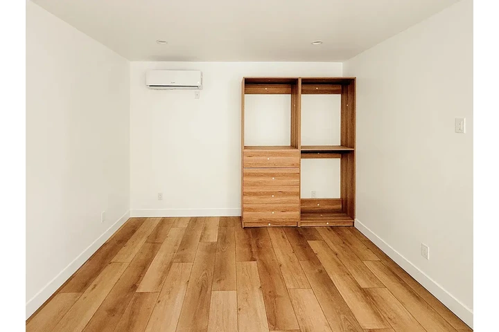 $1100 : 1/bed1/bath home for rent image 2