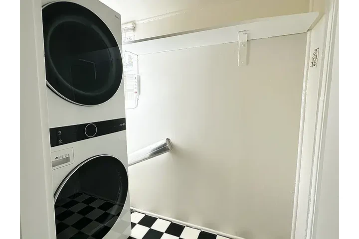 $800 : This beautifully 2 bed 1 !!! image 8