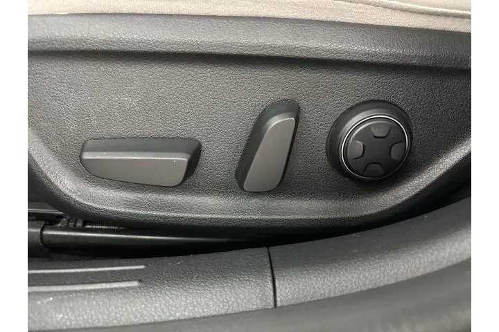 $28100 : Genesis G70 2024 2.5T Standa image 4