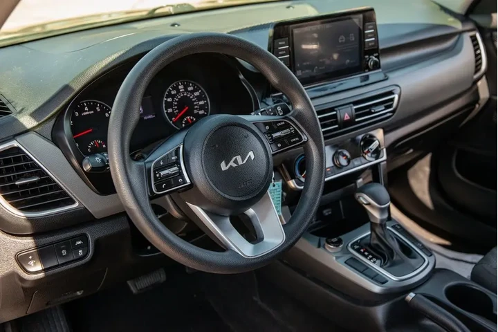 $14950 : 2022 Seltos LX image 10