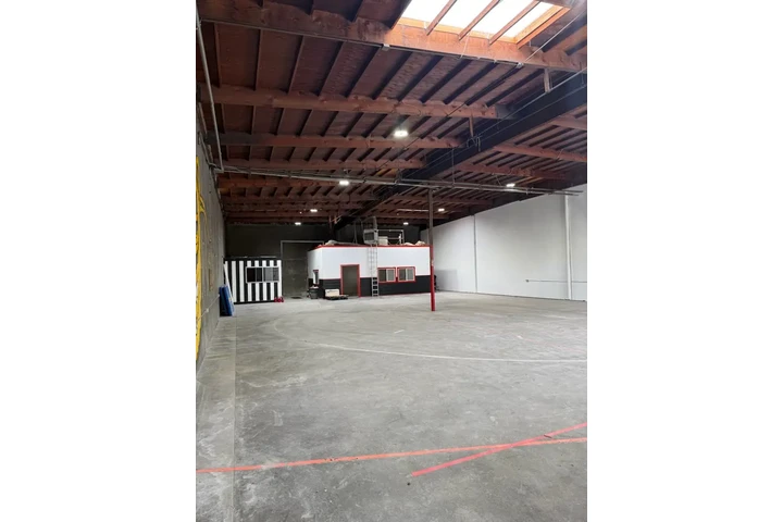 $6500 : Bodega Disponible en Gardena image 1